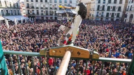 Imágenes de esta fiesta que se celebra el Sábado Santo en la plaza de los Fueros.