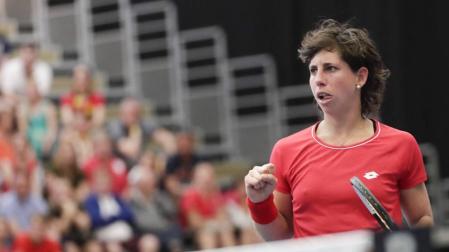 Carla Suárez neutraliza la derrota de Muguruza y España empata la eliminatoria con Bélgica