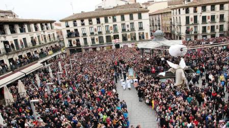Daniella Garro cierra la Semana Santa en una multitudinaria Bajada del Ángel