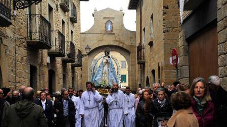 La patrona de Olite, la Virgen del Cólera, cambia de casa tras 150 años