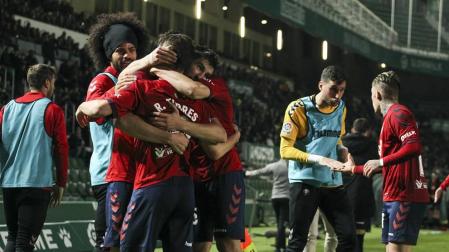 Galería de fotos de la victoria de Osasuna en Elche en la jornada 35 de la Liga 1/2/3.