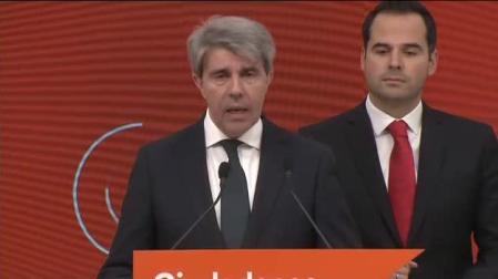 Golpe de efecto de Rivera con el fichaje del expresidente madrileño a 4 días de las generales