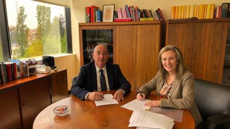 Marino Barasoain e Izaskun Goñi, en la firma del convenio de Gobierno de Navarra y la Fundación Navarra para la Excelencia