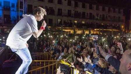 El ritmo de Carlos Baute llena Tudela