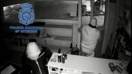 Imagen del robo captada por una cámara de seguridad