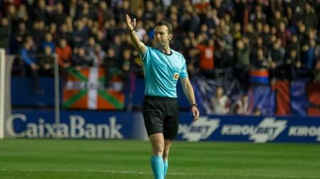 El cántabro López Toca, en el partido en El Sadar entre Osasuna y Cádiz.