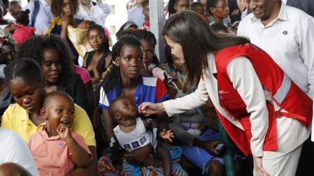 La reina Letizia visita centro contra la malaria impulsado por España
