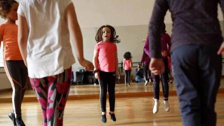 Fotos de los alumnos de la clase de danza tradicional de la Escuela de Música de Alsasua