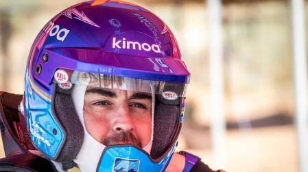 Fernando Alonso se acerca al Dakar probando el Toyota con el que venció Al-Attiyah