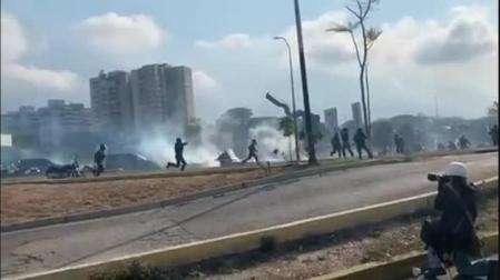 Enfrentamientos en Caracas tras el alzamiento del martes