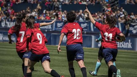 Osasuna Femenino superó al Santa Teresa Badajoz (2-1) con goles de Patricia Zugasti y Lorena Herrera, pero no logró el pase a la final de la fase de ascenso a LaLiga Iberdrola, en un duelo en el que las navarras mostraron mayor ambición en el campo que su rival.