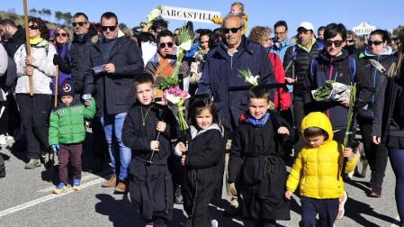Ujué fue escenario este domingo de su segunda romería en afluencia de cada año y, para antes de las ocho de la mañana,Figarol, Carcastillo, Mélida y Olite, se acercaban ya a la zona del crucero, primero para darle la bienvenida y además para coger fuerzas después del camino hacia la Virgen de Ujué.