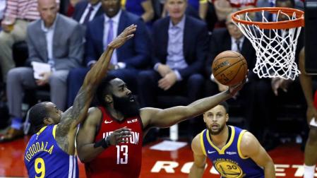 Harden brilla en la prórroga y da a los Rockets el primer triunfo