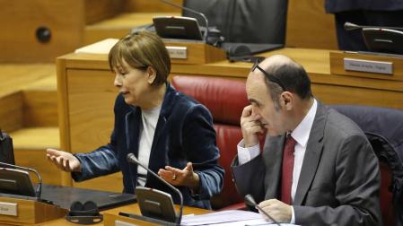 El electorado valora más la acción del Gobierno foral (5,1) que a su presidenta (4,9)