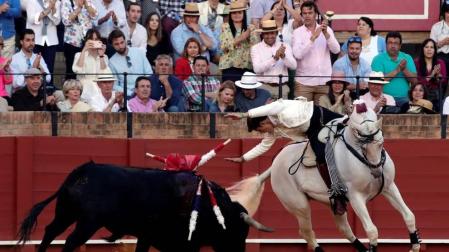 Triunfo de Guillermo Hermoso de Mendoza y orgullo de Pablo en Sevilla