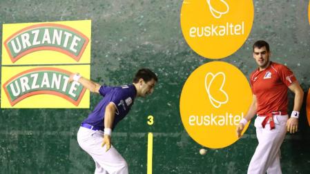 Elezkano II y Rezusta abrazan las semifinales