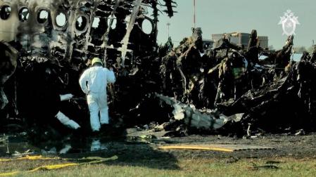 Hallan la cajas negras del avión siniestrado en el aeropuerto moscovita