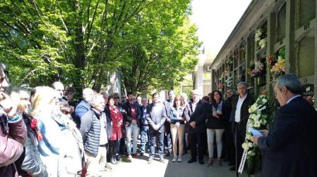 Representantes políticos, familiares y ciudadanos homenajean a Tomás Caballero