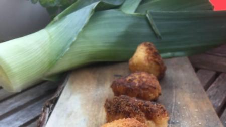 croquetas de puerros y gambas