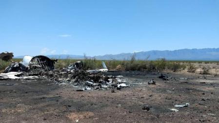 Fotografía cedida este lunes por el Diario La Voz de Monclova, que muestra el avión privado que desapareció en el norteño estado mexicano de Coahuila procedente de la ciudad estadounidense de Las Vegas.