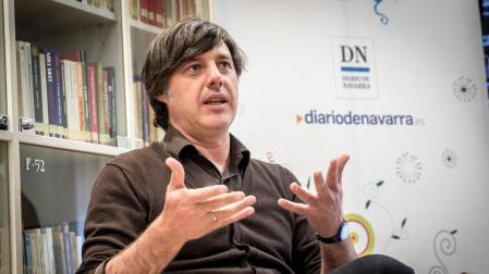 El escritor Andrés Barba, en un encuentro en el Club de Lectura de Diario de Navarra.