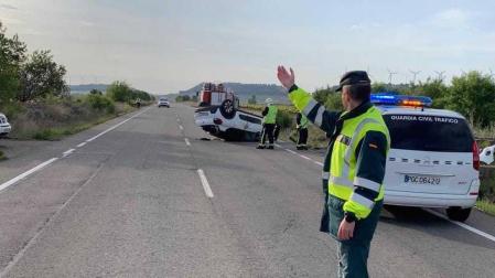Un herido al volcarse su vehículo en la NA-6810 en Corella