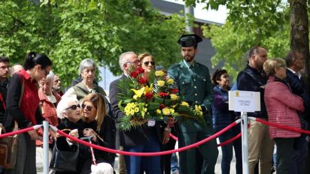 Autoridades civiles y miembros de las Fuerzas y Cuerpos de Seguridad del Estado han participado este martes en Pamplona en un homenaje de la Guardia Civil a las víctimas del terrorismo en Navarra.