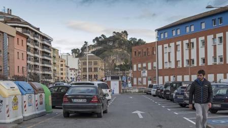 Hoy debate en Estella: la necesidad de un modelo claro para aparcar y de calles limpias