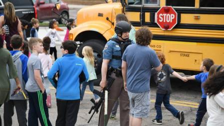 Un muerto y ocho heridos en un tiroteo en un escuela de Colorado