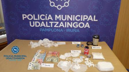 Droga y dinero intervenidos en el barrio pamplonés de San Jorge.