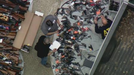 La Policía de Los Ángeles se incauta de un millar de armas de fuego en una vivienda