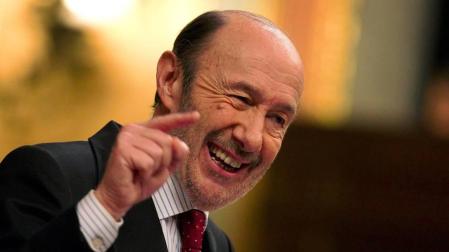 Imágenes de la carrera del exministro y exsecretario general del PSOE, fallecido este viernes 10 de mayo de 2019 tras sufrir unh ictus.
