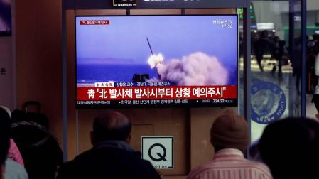 Corea del Norte exhibe misiles más avanzados pero Seúl y Washington reprimen el tono