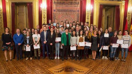 Los participantes del programa 'Jakin-mina' reciben sus displomas