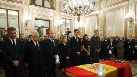 El fallecimiento de Rubalcaba aparca la pelea electoral y une a los partidos