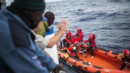 El pesquero español 'Nuestra Madre de Loreto' entrega a Malta a los 11 migrantes rescatados