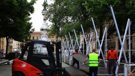 El montaje de la Tómbola en Pamplona ya está en marcha para abrir el 25 de mayo