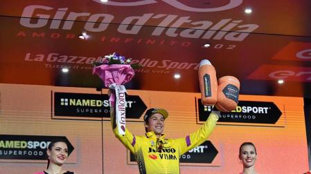 Roglic sentencia pronto la 'crono' y se enfunda la primera etapa del Giro de Italia