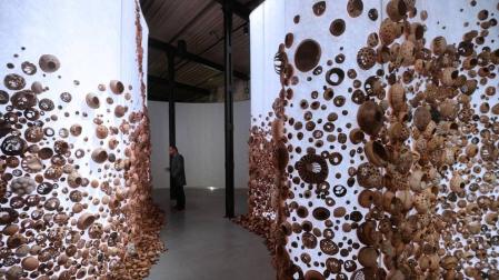 La Bienal de Venecia invita a reflexionar sobre problemas actuales con obras de 90 países