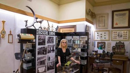 Calle Chapitela, un comercio de sagas