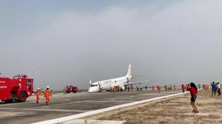 Un piloto salva a los 89 pasajeros de un vuelo tras aterrizar sin ruedas frontales