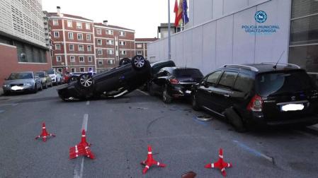 Dos detenidos tras sufrir un accidente al huir de la Policía Municipal en Pamplona