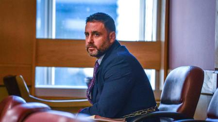 El hispano-estadounidense Pablo Ibar asiste a la fase oral del cuarto juicio al que es sometido, en el tribunal del condado Broward, en Fort lauderdale, Florida (EE UU).