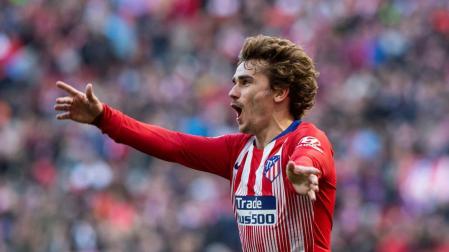 El Atlético gana y el Sevilla golea para apretar al Barcelona
