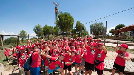 Grupo de niños en un campamento de verano en Sendaviva anterior