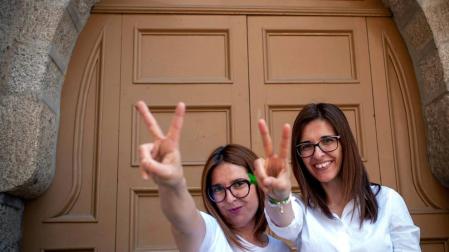 Alquilan un avión para poder hacer las oposiciones en Galicia y Madrid el mismo día