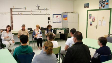 Siete voluntarios leen relatos a pacientes ingresados en el CHN