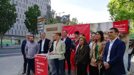 Chivite en un acto del PSN junto al monumento a las víctimas del terrorismo.