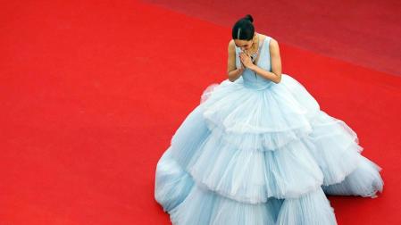 'Dolor y Gloria' es la sexta película que Almodóvar presenta en la competición de Cannes y hasta ahora tiene un más que notable balance: obtuvo en 1999 el premio a la mejor dirección por 'Todo sobre mi madre' y en 2006 vio recompensado el guion de 'Volver', que también se llevó el galardón de mejor interpretación para sus actrices.