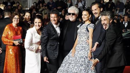 'Dolor y Gloria' es la sexta película que Almodóvar presenta en la competición de Cannes y hasta ahora tiene un más que notable balance: obtuvo en 1999 el premio a la mejor dirección por 'Todo sobre mi madre' y en 2006 vio recompensado el guion de 'Volver', que también se llevó el galardón de mejor interpretación para sus actrices.